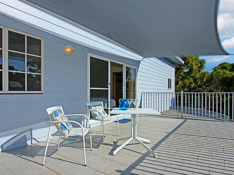 Sandlewood Breeze - Spacious Entertainer - Australian Directory 2