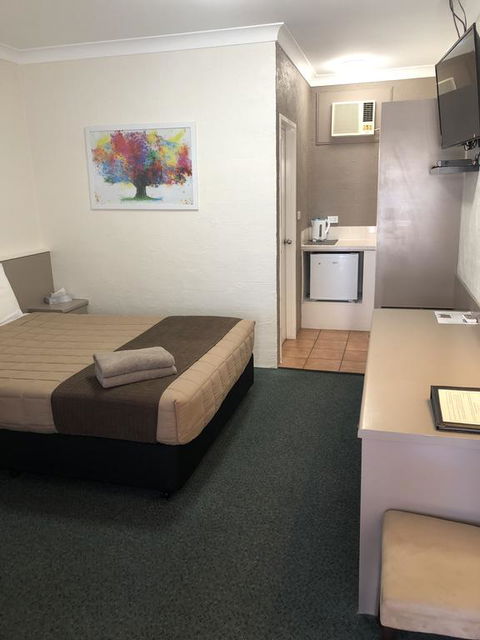 Sapphire City Motor Inn - Australian Directory 2