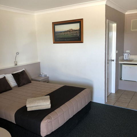 Sapphire City Motor Inn - Australian Directory 3