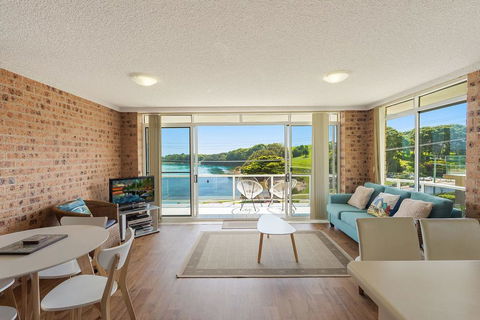 Sapphire Waters Unit 2 - Australian Directory 1