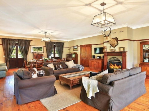 Sarnia - Period Home In Garden Oasis With Pool - Australian Directory 2