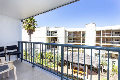 Scarborough Seaside Apartment 217 - Australian Directory 3