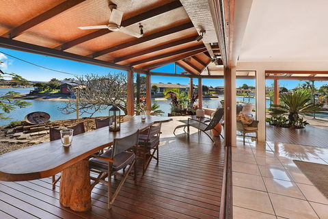 SCHMAN55-WATERFRONT, RESORT-STYLE ENTERTAINER - Australian Directory 2