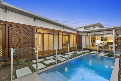 SEA GEM ON ECLIPSE - Australian Directory 2
