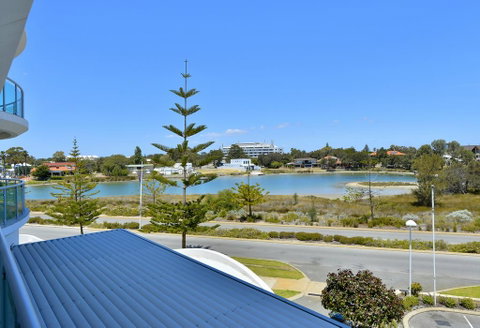 Sea Side 104 - Australian Directory 0