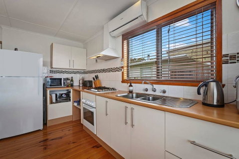 SEA URCHIN - Beautiful Skenes Creek Home - Australian Directory 3