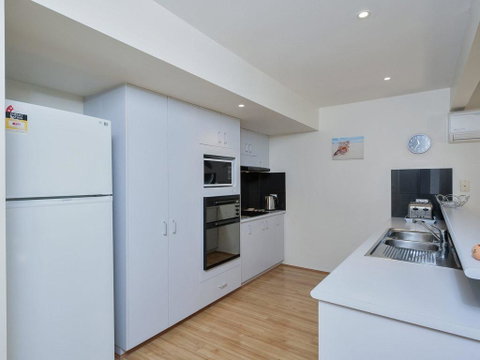 Sea Whispers @ Fingal Bay - Australian Directory 1