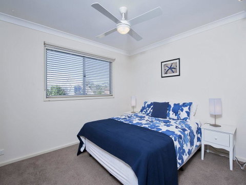 Sea Whispers @ Fingal Bay - Australian Directory 3