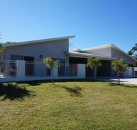 Seadaze 1 - Rainbow Beach Gorgeous unit close to the beach Aircon Pool - Australian Directory