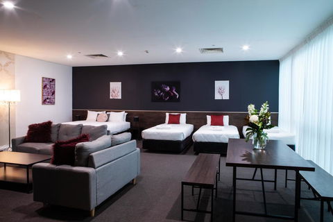 Sfera's Park Suites & Convention Centre - Australian Directory 2