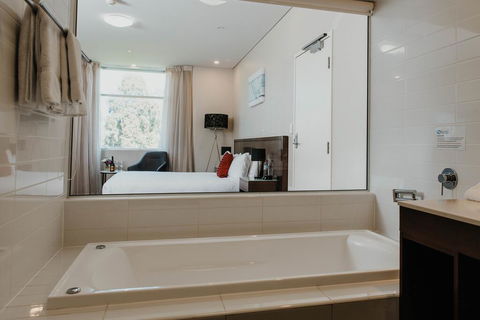 Sfera's Park Suites & Convention Centre - Australian Directory 1