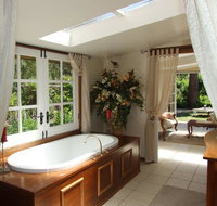 Shakespeare's Wilderness Chalet - Australian Directory