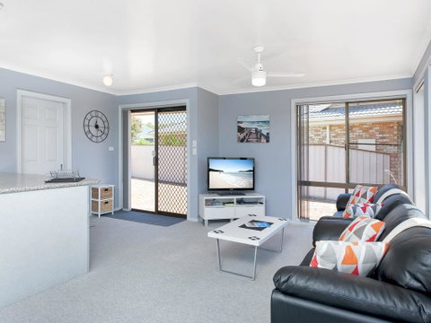 Shoreline Drive, Duplex 01,39, Little Pearl - Australian Directory 2