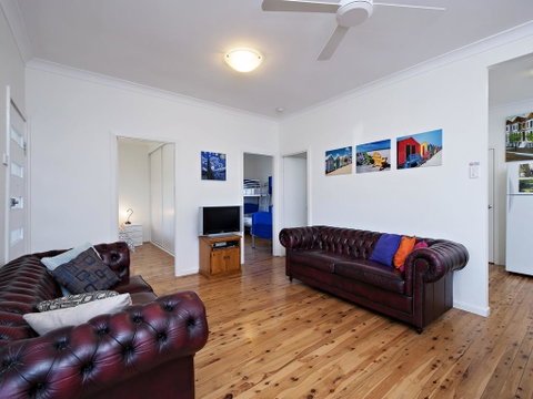 Short Street, 4, The Beach Cottage - Australian Directory 1