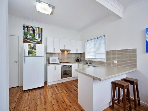 Short Street, 4, The Beach Cottage - Australian Directory 2