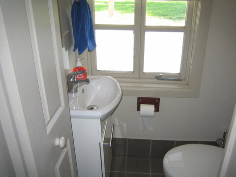 Showgrounds Cottage Naracoorte - Australian Directory 2