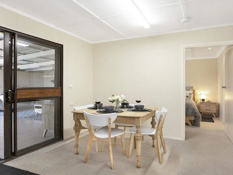 Silky Oak Cottage - Cosy With Country Views - Australian Directory 3