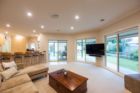 Simms Retreat - Australian Directory 0