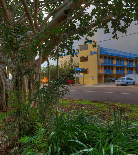 Sky View Units Bowen - Australian Directory 3
