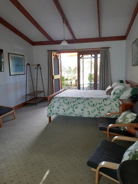 Sleepy Hollow Hideout (Hidout 2) - Australian Directory 2