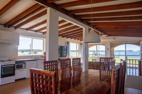 South Coast Retreat - Australian Directory 1