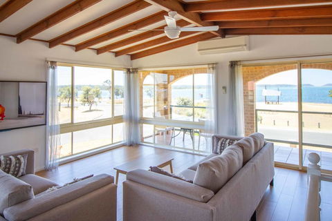 South Coast Retreat - Australian Directory 2