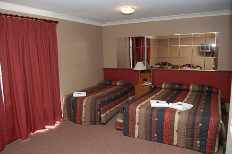 Southern Cross Motor Inn & Tourist Park - Australian Directory 1