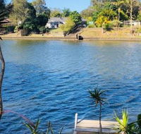 Spacious 2 Bedroom Beach Side Apartment - Close to shopping Centre with Coles Health Food Shop Sushi Pizza Cafes Hairdresse - Australian Directory