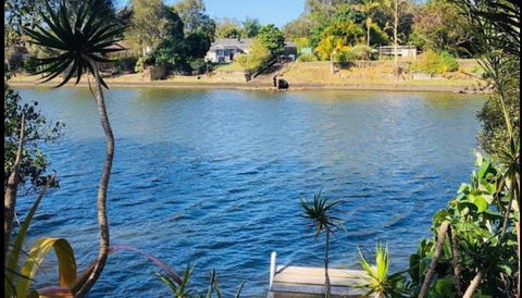 Spacious 2 Bedroom Beach Side Apartment - Close To Shopping Centre With Coles, Health Food Shop, Sushi, Pizza, Cafes, Hairdresse - Australian Directory 0