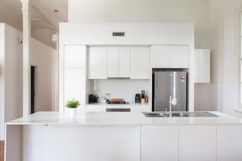 Spacious 2-bed, 2-bath Home With Parking And Balcony - Australian Directory 3