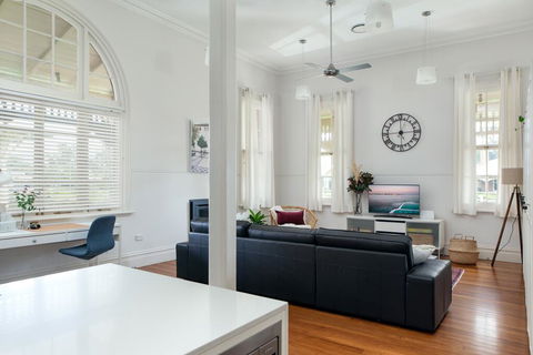 Spacious 2-bed, 2-bath Home With Parking And Balcony - Australian Directory 0