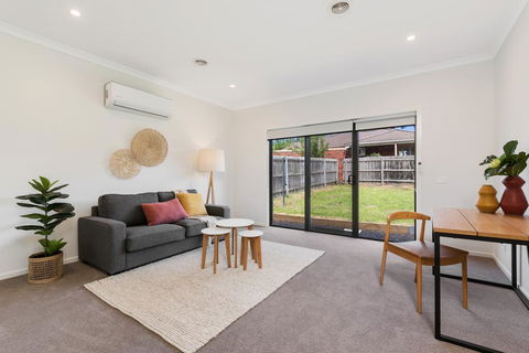 Spacious 4-Bed House With Parking And Backyard - Australian Directory 3