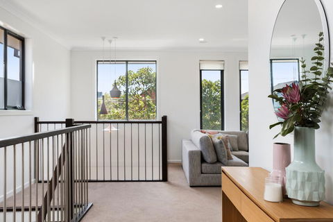 Spacious 4-Bed House With Parking And Backyard - Australian Directory 1