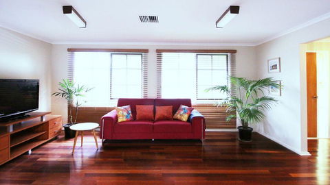 Spacious And Cozy Home Next To Glen Waverley - Australian Directory 0
