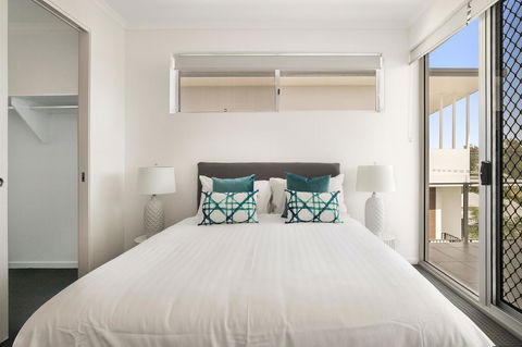 Spacious Apartment With Generous Entertaining - Australian Directory 3