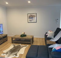 Spacious Rooms Home-Stay with Free Wifi - Australian Directory
