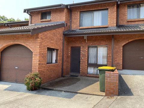 Spacious Townhouse In Wollongong - Australian Directory 3