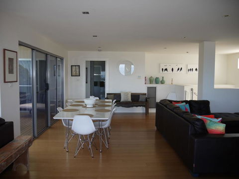 Spectacular Holiday Living - Australian Directory 1