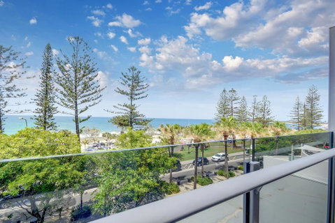 SPIN13- ESCAPE TO MOOLOOLABA - Australian Directory 0