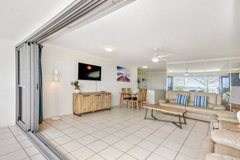 SPIN13- ESCAPE TO MOOLOOLABA - Australian Directory 1