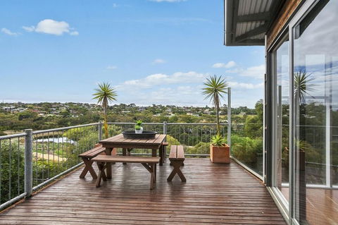 Spring Valley Luxury 42 - Australian Directory 2