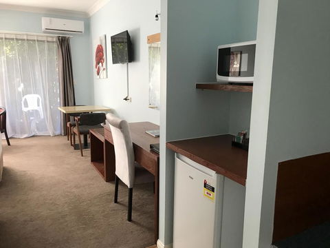 Springwood Motor Inn - Australian Directory 3