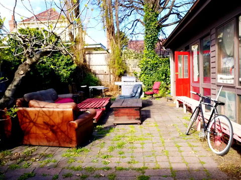 St Kilda East Backpackers' Hostel - Australian Directory 1