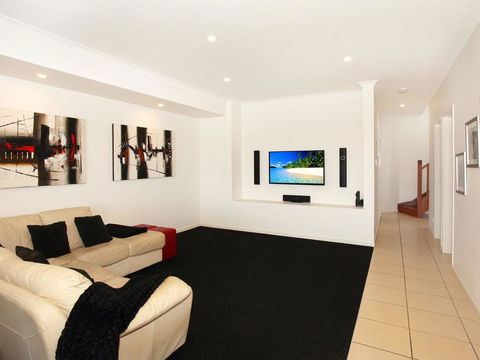 St Lucia 11 - 4 BDRM Canal Home With Pool - Australian Directory 2