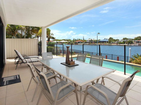 St Lucia 11 - 4 BDRM Canal Home With Pool - Australian Directory 0