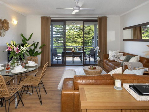 St Tropez Beachside Luxe - Australian Directory 1