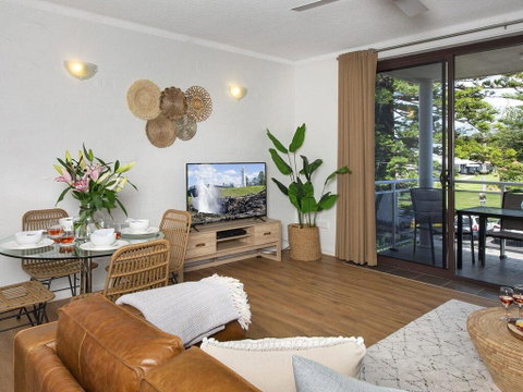 St Tropez Beachside Luxe - Australian Directory 0