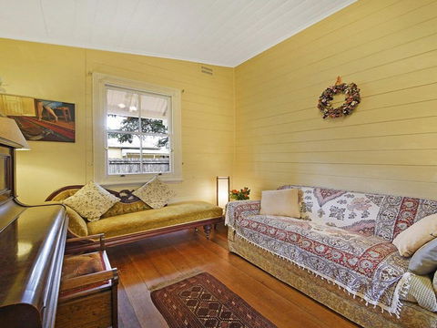 Station Masters Cottage - Classic Quaint & Nostalgia - Australian Directory 2