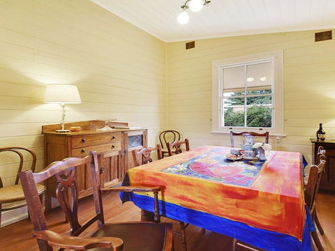 Station Masters Cottage - Classic Quaint & Nostalgia - Australian Directory 3