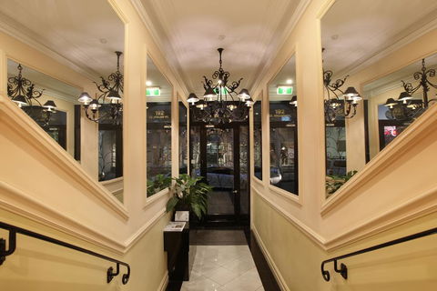 StayCentral On Little Collins - Australian Directory 2